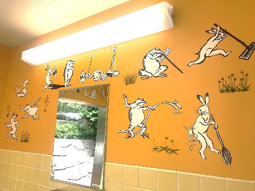 鳥獣戯画デザインの公共トイレ?知らなかった!新宿中央公園のトイレらしい。新宿行くとき寄ってみよう〜かわいいな!
https://t.co/NoMi9ZmlpJ 