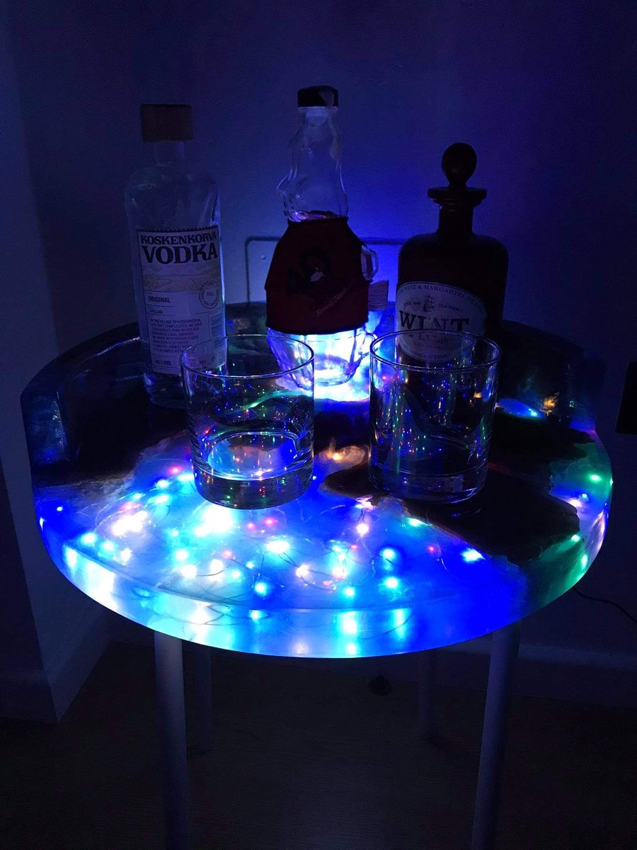 Malc_Poole's tweet image. Happy to finally get this #DrinksTable finished (legs TBC)  #EpoxyResin #Olive #olivewood #ledlighting #wine #winetime #BespokeGifts 
Not an #NFT Maybe a $Btc $Eth versión coming next ....