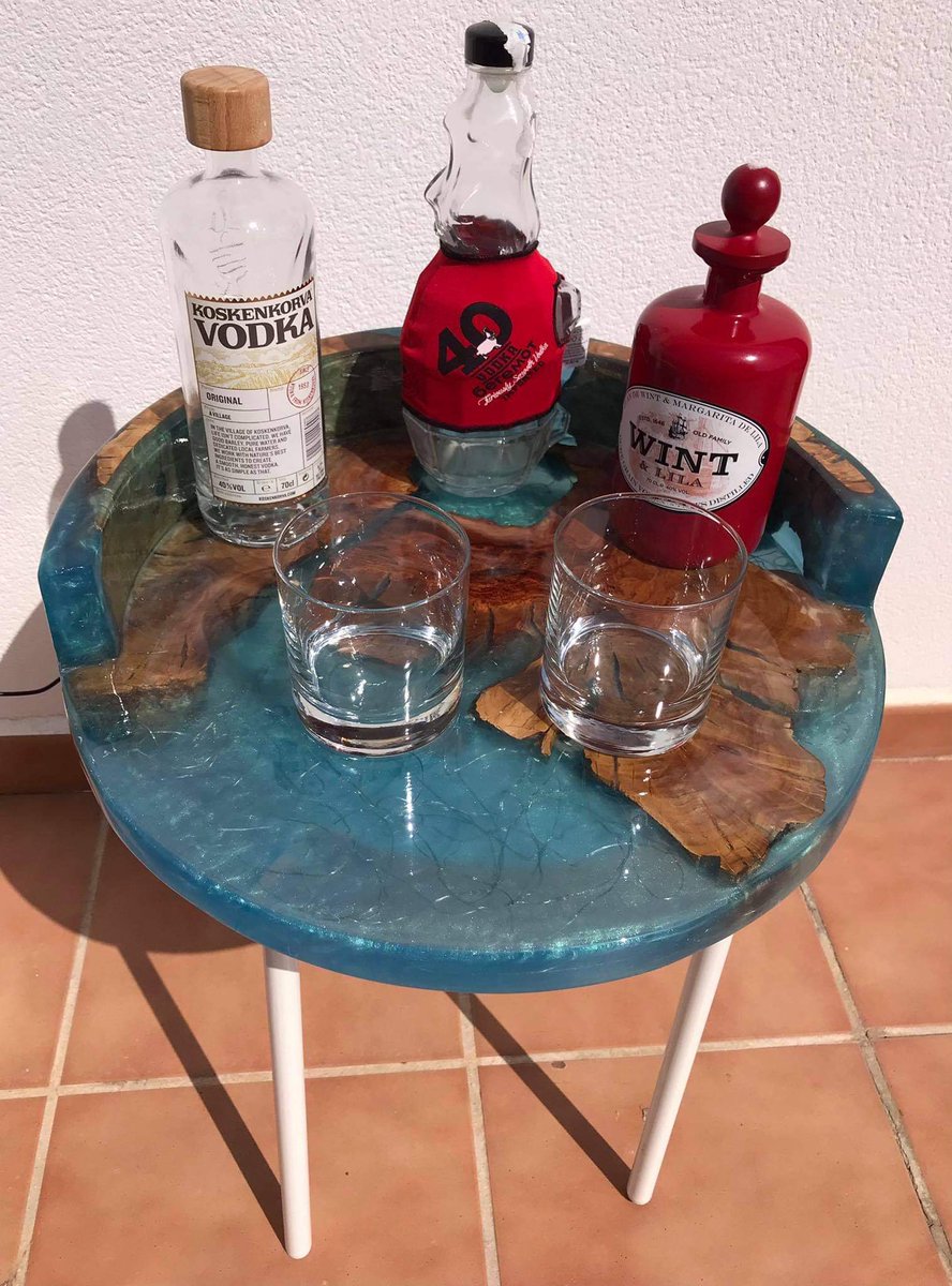Malc_Poole's tweet image. Happy to finally get this #DrinksTable finished (legs TBC)  #EpoxyResin #Olive #olivewood #ledlighting #wine #winetime #BespokeGifts 
Not an #NFT Maybe a $Btc $Eth versión coming next ....