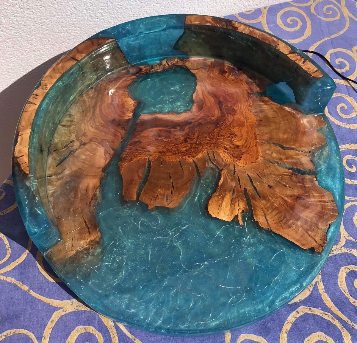 Malc_Poole's tweet image. Happy to finally get this #DrinksTable finished (legs TBC)  #EpoxyResin #Olive #olivewood #ledlighting #wine #winetime #BespokeGifts 
Not an #NFT Maybe a $Btc $Eth versión coming next ....