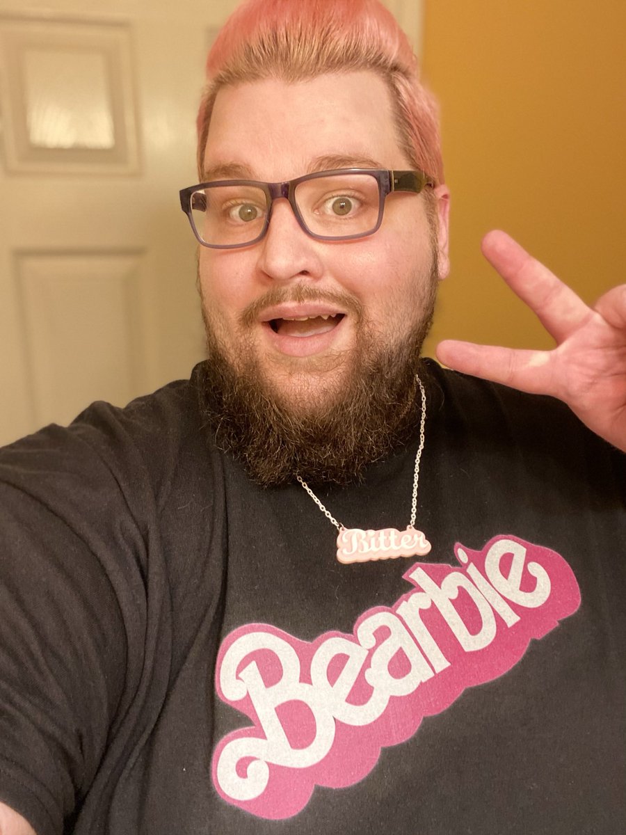 Sir_Leech's tweet photo. Oh... btw, I have pink hair now. https://t.co/kqE7fRhJUX