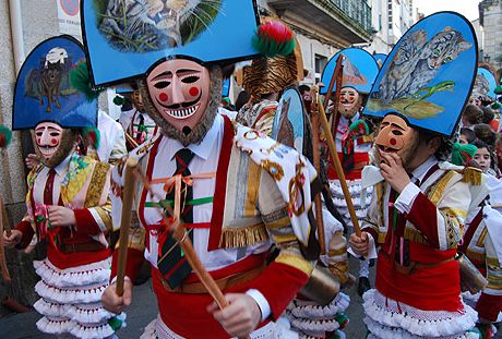 InclanEl's tweet photo. El carnaval o entroido en galaico, quizás haya sido uno de los elementos que más me ha influenciado en mi vida y obra literaria. El carnaval, la verbena y las ferias siempre han sido contextos donde explorar la creatividad, la libertad de expresión y la liberación del sujeto. https://t.co/w8sr8kwtF1