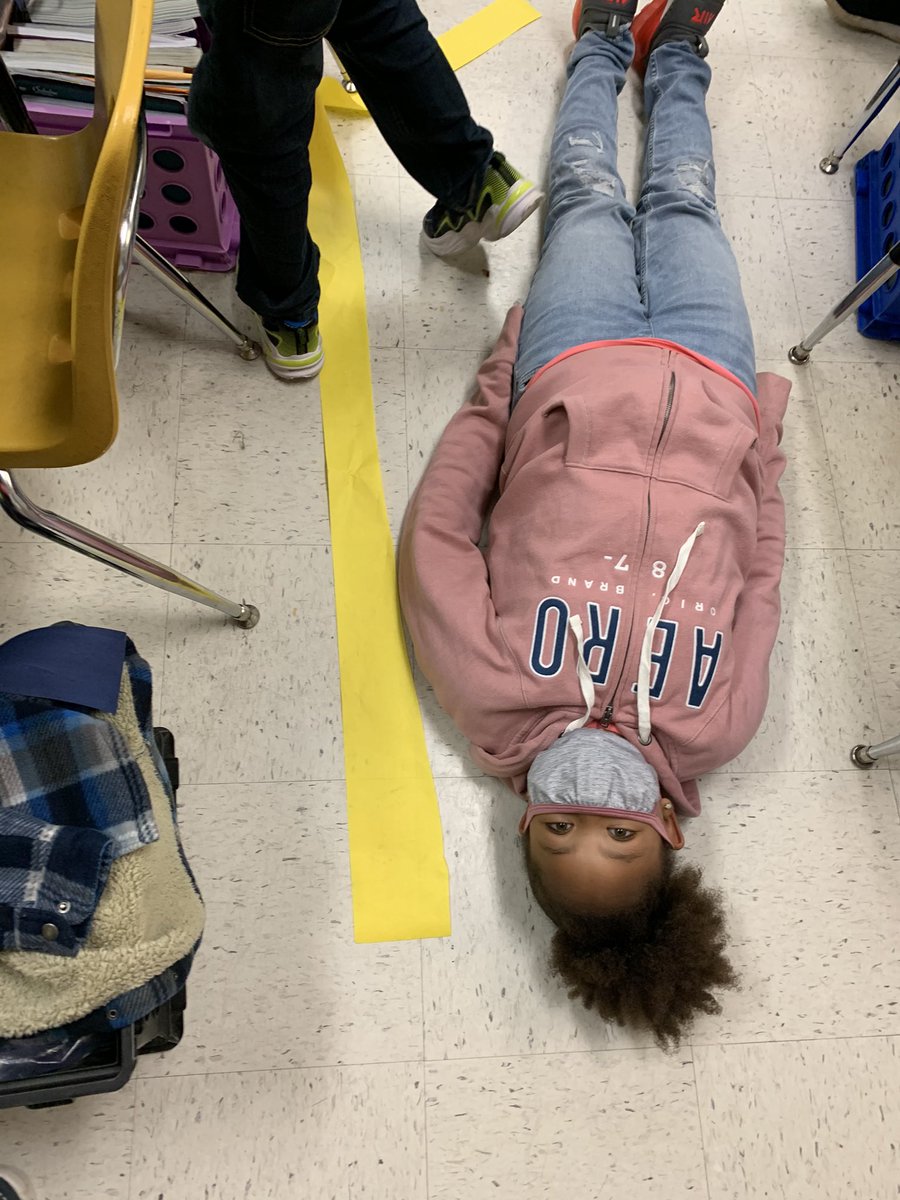 SDStephens05's tweet image. Reading measurement is just another form of literacy. @sareeeeee_’s class @AlvaradoSouth was busy measuring &amp;amp; reading each other’s height. #mathliteracy #AlvaradoExcellence #AlvaradoReads
