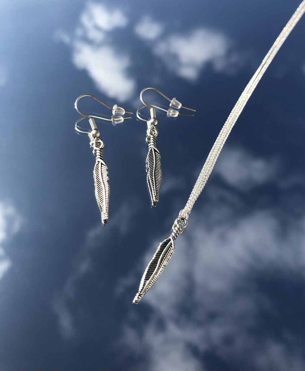 JadeMarieFogg's tweet photo. Twitter do ur thing!! Pls share my small business, I run it alongside my masters degree - I donate 10% of all sales to mental health charities, I’ve donated over £100 so far and I’m so proud 🥰 https://t.co/2r4NruepyJ https://t.co/AAql6M7DGQ