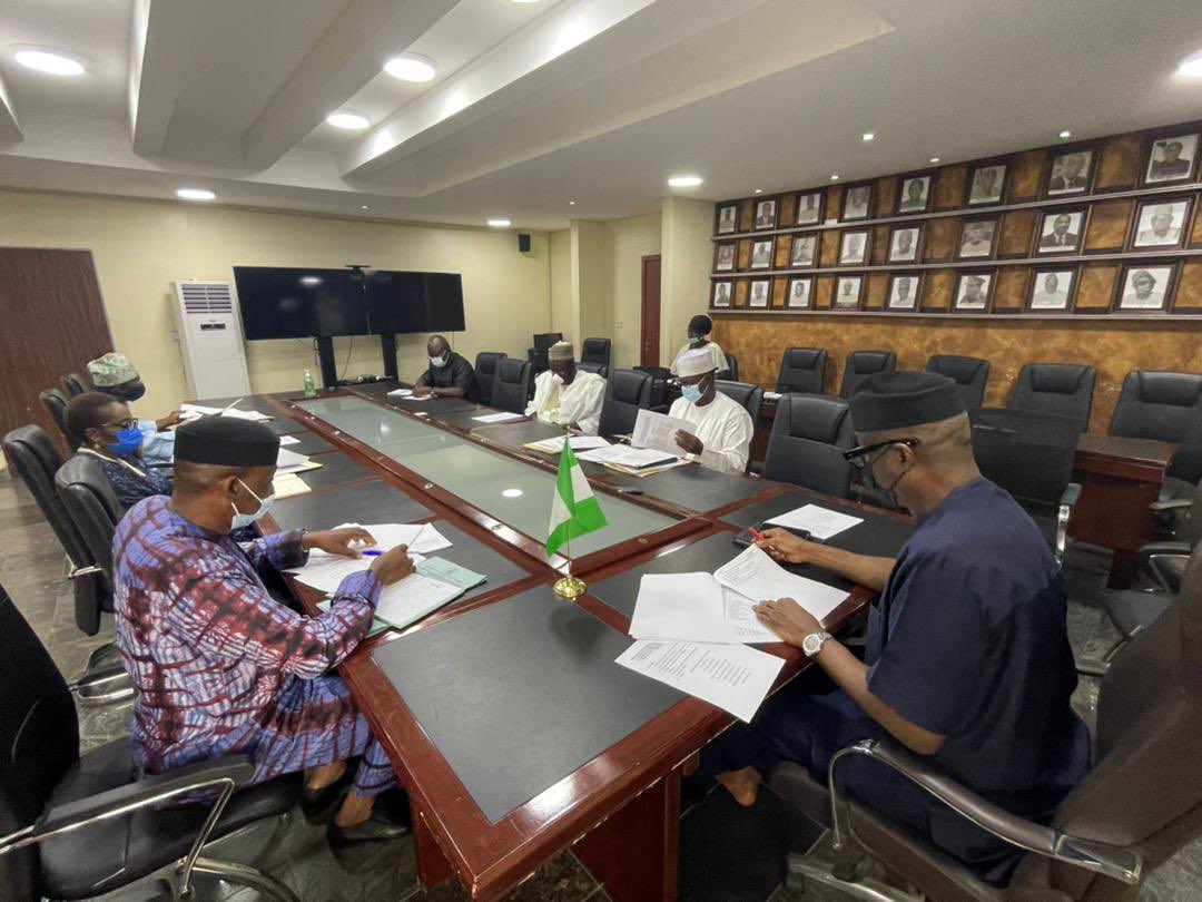 This morning I chaired the second meeting of the ownership sub-committee on the Nigeria @60 project, to update its members about activities undertaken so far and to deliberate on up-coming activities.
@TradeInvestNG
@OfficialOSGFNG
@BossMustaphaSGF @tundefashola
@FMWA_ng