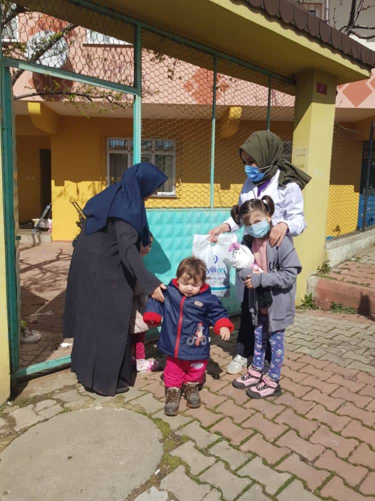 hayirdayarisan's tweet photo. #iyilikyaphayırdayarış diyoruz,
Paydaşımız olan @iyilikdernegi ile beraber engelli kardeşlerimiz için sahadayız,
Yüzlerde tebessüm olmak adına kapılarını çaldık arkadaşlarımızın,
Hediyelerini takdim ettik,
Durmak yok yola devam İnşaAllah, https://t.co/CHRGU77RPg