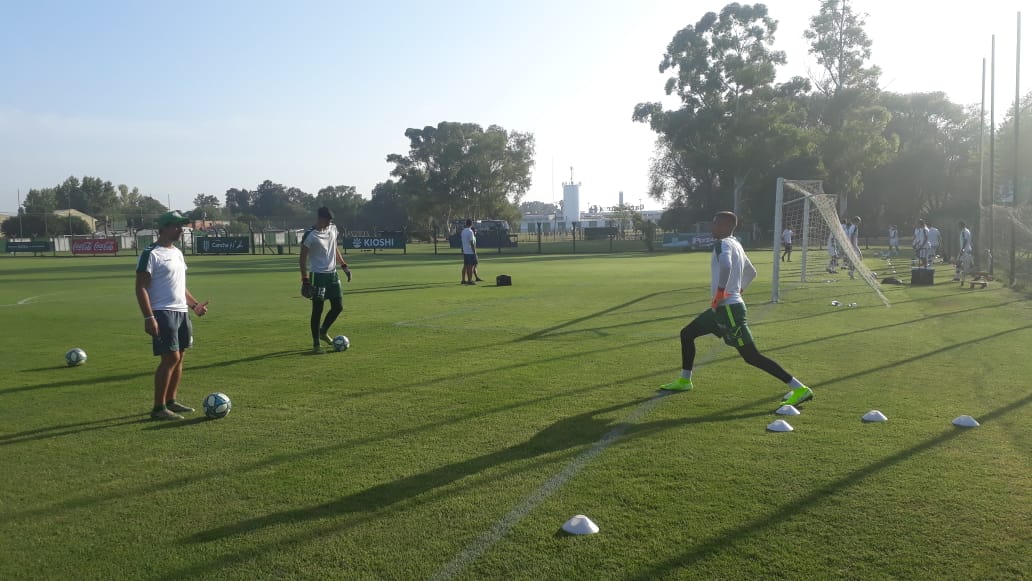 banfieldjuvenil's tweet photo. #RESERVA| Los jugadores ya realizan la entrada en calor 💪🏼🇳🇬

#VamosTaladro #VamosLosPibes https://t.co/l7dJs7QeFf