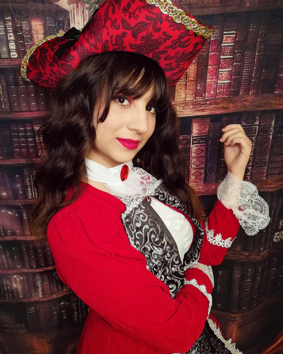 eeloftheworld's tweet photo. Ngl I mainly put this together because I've always been obsessed Jason Isaacs Captain Hook. I think next time I'll use my natural curls...but here's a captain hook minus the hook πβ οΈ #CaptainHook #pirate #pirategirl #cosplayergirl #larp #prettypirate #piratecosplay #pirates https://t.co/jMhGPGbSwX