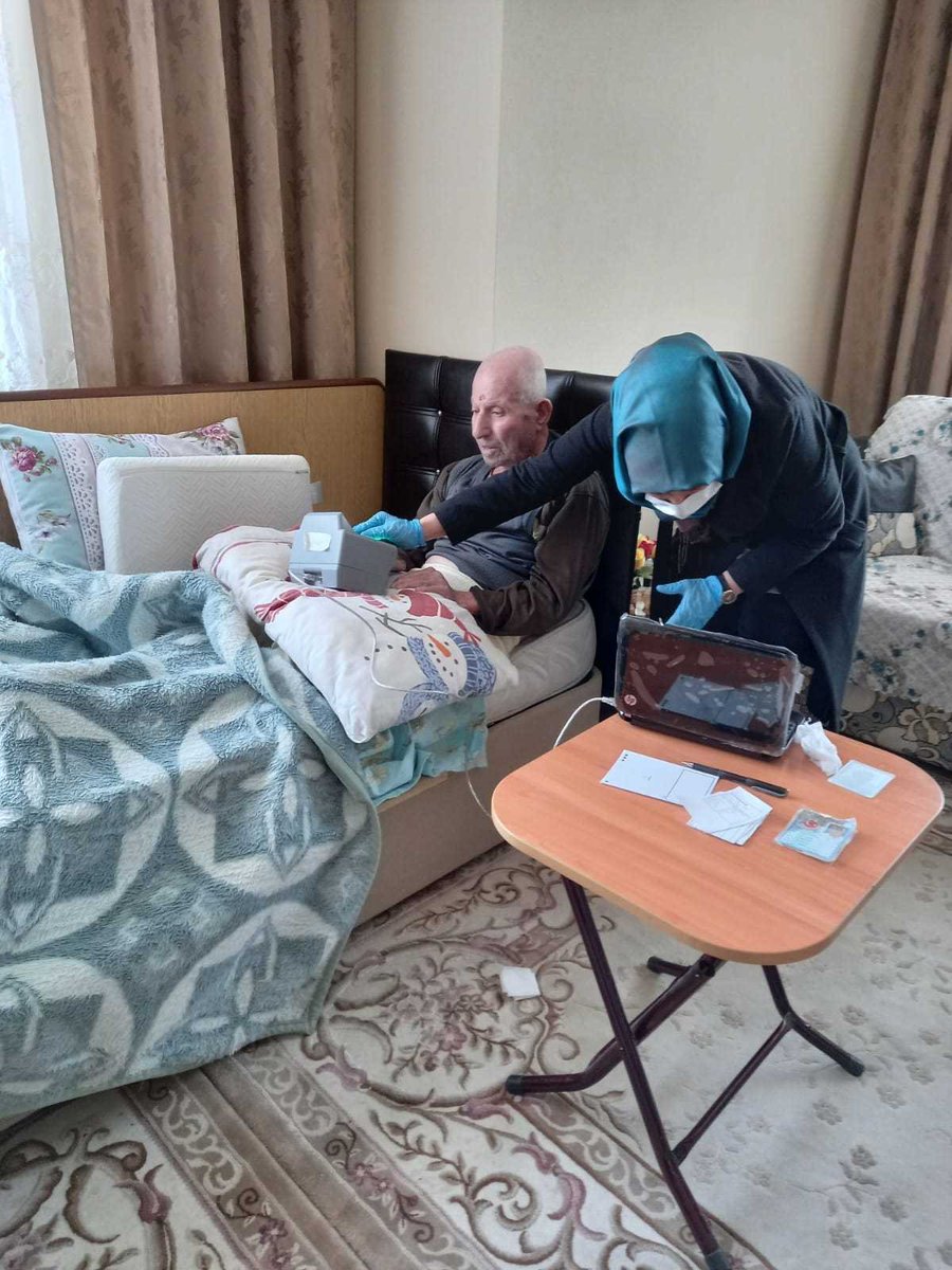 75 yaş ve üzeri TCKK almayan kişi listesinde adı geçen 86 yaşındaki yatalak hasta vatandaşımızın evine gidilerek kimlik kartı başvurusu alınmıştır. 
Kendisine acil şifalar diliyoruz. #HayatınızınHerAnında <a href="/gursu_nufus/">Gürsu Nüfus Müdürlüğü</a> <a href="/Bursa_nufus/">Bursa İl Nüfus ve Vatandaşlık Müdürlüğü</a> <a href="/gursu_kaymakam/">Gürsu Kaymakamlığı</a>