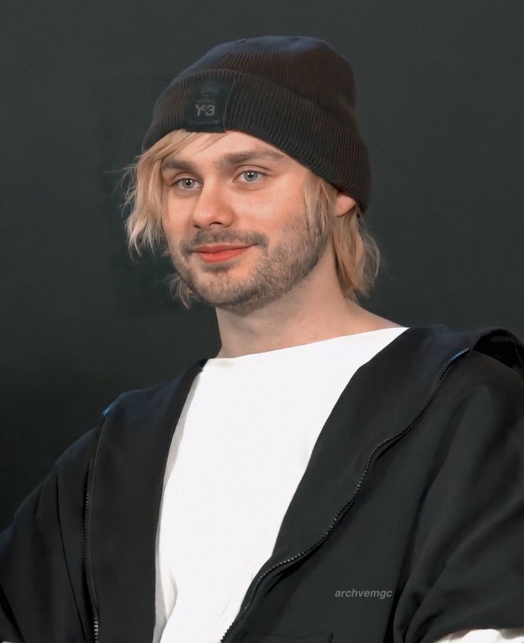 ohshititsmehh's tweet photo. #michaelisloved
меня так заебала вся эта токсичность в сторону 5сос В ЧАСТНОСТИ в сторону майкла. вы можете сделать лучше, чем он? пожалуйста, на здоровье, ебашьте, я бы посмотрела. но 5сос НЕ 5сос без одного из ребят. лейте свое говно на себя, а не на исполнителей, пожалуйста https://t.co/vxSrLHohoF