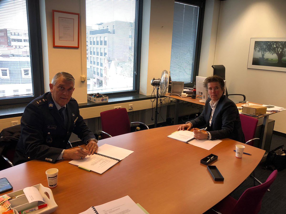 Vanmorgen op het HB in Groningen met hoofd bedrijfsvoering van de politie eenheid Noord NL Marieke Nell ons samenwerkingsconvenant 2021 ondertekend. Herbevestiging van onze jarenlange uitstekende samenwerking! @polgroningen <a href="/DVOcommunicatie/">DV&O</a>