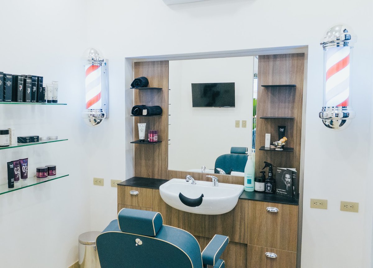 To love oneself is the beginning of a life-long romance. ✨ (Oscar Wilde)

📍 @AraSalonBeautyCenter - Heredia, Costa Rica.

#gammabross #salonfurniture #salondesign #salonowner #salondecor #spadesign #madeinitaly #instasalon #hairsalon #saloninteriors #modernsalon