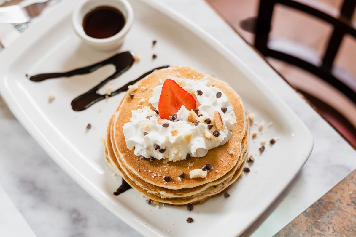 EggsmartCAN's tweet photo. Smile because of Eggsmart's pancakes & because t's Friday ππ₯
.
.
.
#Eggsmart #Pancakes #TakeOut #PickUp #FoodDelivery #OrderAhead #EggsmartApp #PancakeFriday #PancakeLover #ChocolateChips #WhippedCream #BestCombo #FoodPhotography #SupportSmallBusinesses #ShopLocal https://t.co/8Tk6IiD26Y