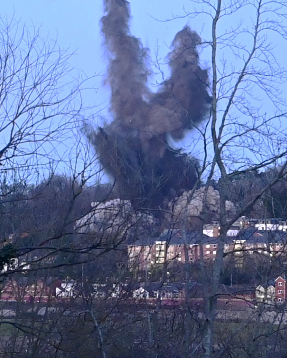 RufusEatsCheese's tweet photo. #MindBlown that my #Exeter #bomb #detonation video has reached 91k views! Thank you all so very much 🙏🏻 #gratitude #grateful #exeterbomb @ExeterCouncil @UniofExeter
https://t.co/xGH0ZKopZp https://t.co/e1qOPYCNnN