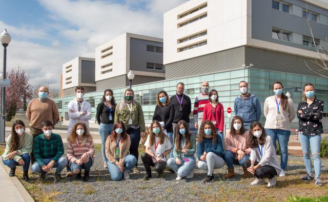 HnpSai's tweet image. La Comisión de Divulgación del @HNParaplejicos celebra del 15 al 21 de marzo la #BrainWeek , acercando a los chavales de coles e institutos &quot;Qué&quot; y &quot;Cómo&quot; es nuestra investigación sobre el cerebro.
Os dejamos el cartel de la actividad de @Natalia10R 
 #BrainAwarenessWeek2021