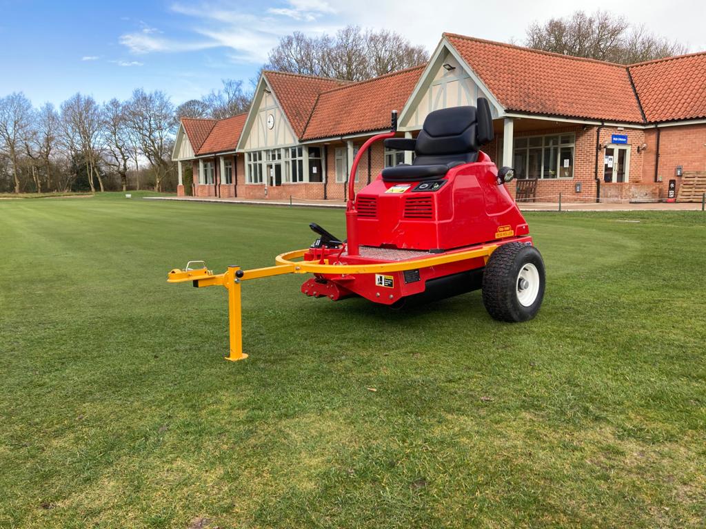 _simonfountain's tweet photo. Big thanks to @NewarkG for being the first people in the UK to purchase a new Tru-Turf RE50 with lead batteries supplied by @fg_adamson #watchthisspace #ecofriendly #futureofwork #Truturf https://t.co/tkQzcqRy2i