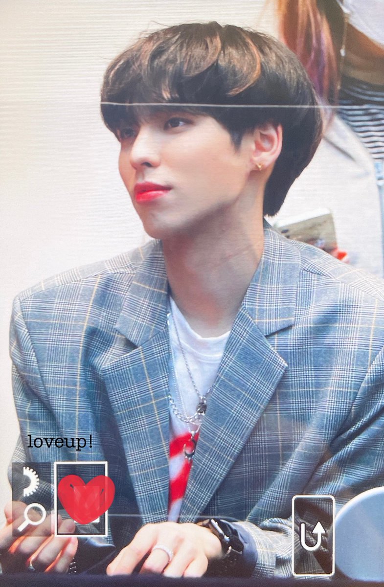 loveup723's tweet photo. 210312 조은뮤직 팬사인회 pre. #CIX #씨아이엑스 #BX #이병곤 #병곤 https://t.co/dvtTKZaqN6