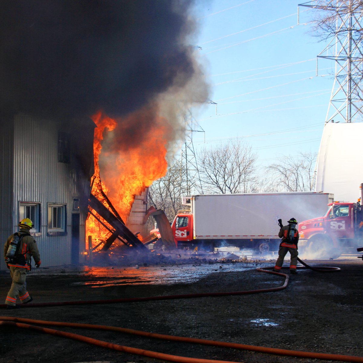 DailyDriver24's tweet image. On site getting photos of this #blaze taking place this morning in @cityburlington . The team of fire fighters did a great job getting this under control.
#burlingtonfiredepartment #photooftheday #firefighters #flame #allinadayswork #hot #burn #photography #photographer #followme