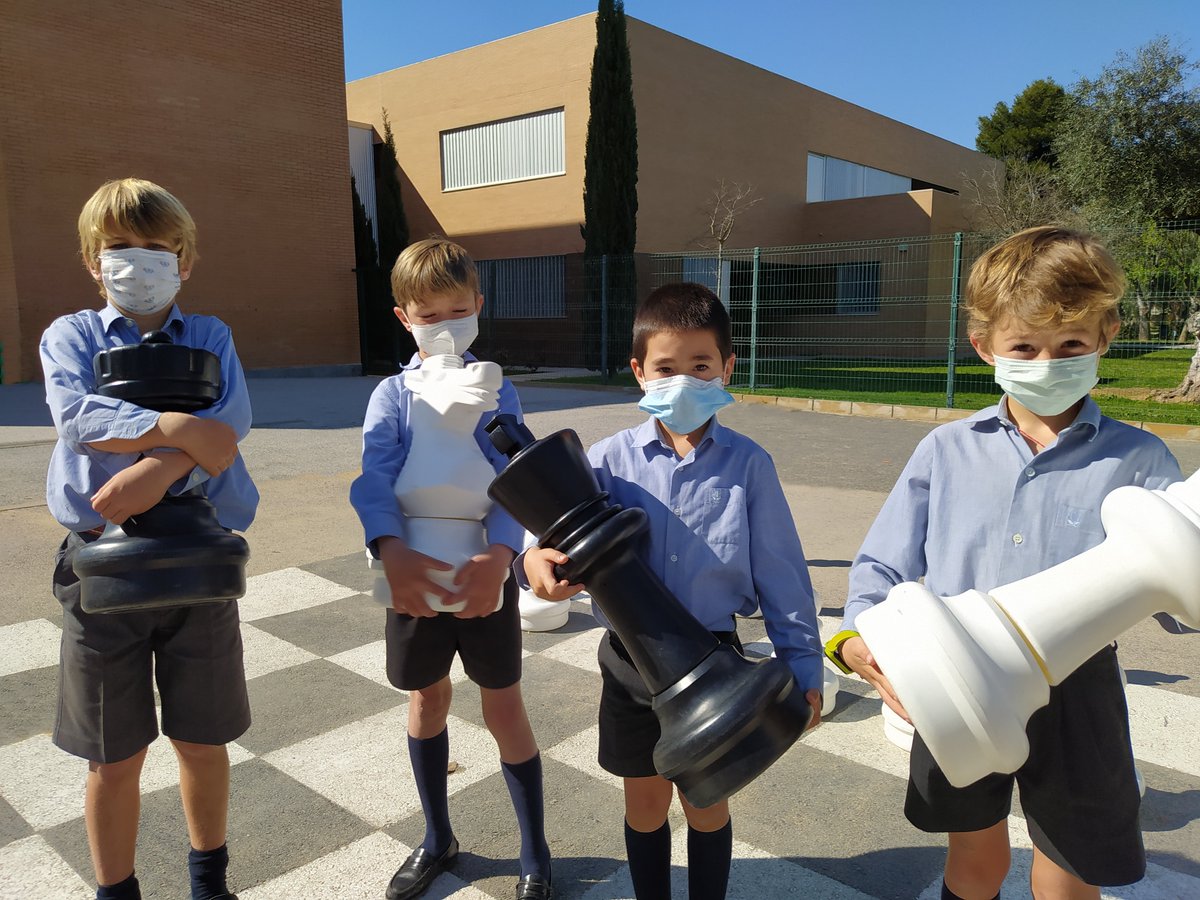 Col_Tabladilla's tweet photo. En Primaria aprenden a jugar al Ajedrez con #PlayWithMe, un proyecto de #innovación que trabaja
♟Razonamiento lógico-matemático
♟Atención y memoria
♟Tomar decisiones
♟Orientación espacio temporal
♟Estrategia
¡y además se divierten!
#ChessProject #MatemáticasDivertidas https://t.co/btZEwe2sUj