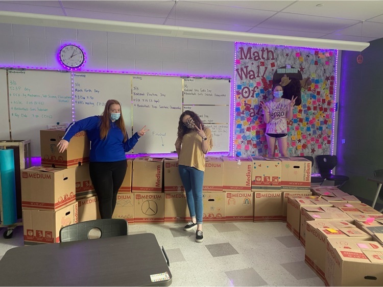 OHSActivities's tweet photo. Mrs. Stinebaugh and Mrs. Coen challenged OHS to put together 80 food boxes for the Mobile Food Pantry. Our staff, students, and activity groups capitalized putting together 100 boxes that will be delivered to families in need over Spring Break!! #CyclonesGiveBack https://t.co/LXNnswgFWw