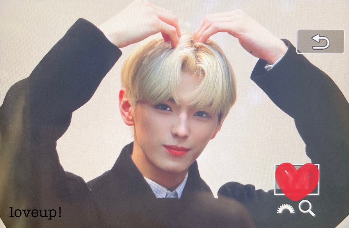 loveup723's tweet photo. 210312 조은뮤직 팬사인회 pre. #CIX #씨아이엑스 #용희 #김용희 https://t.co/3mVy4GiuOn