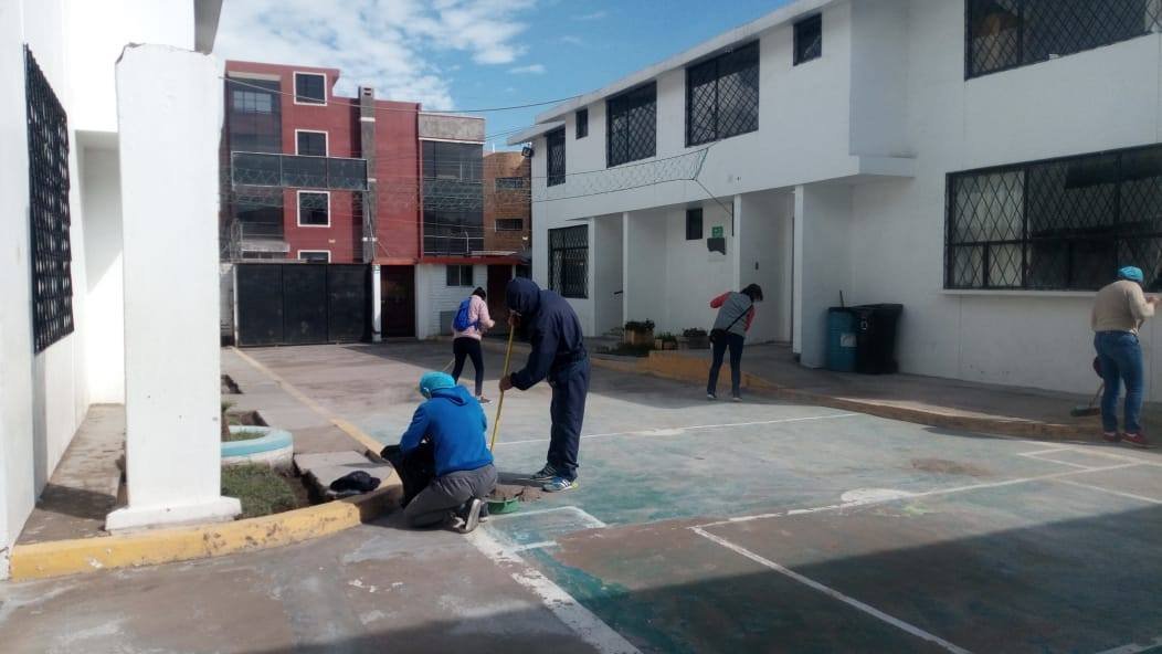 ec_ponton's tweet photo. #Riobamba, con apoyo del personal y técnicos de Centros de Desarrollo Infantil se desarrolla la minga institucional por la caída de ceniza del volcán Sangay en las instalaciones de la casa Hogar San Carlos.
@TaianoVicente2 
@InclusionEc https://t.co/VtshdbCOC5