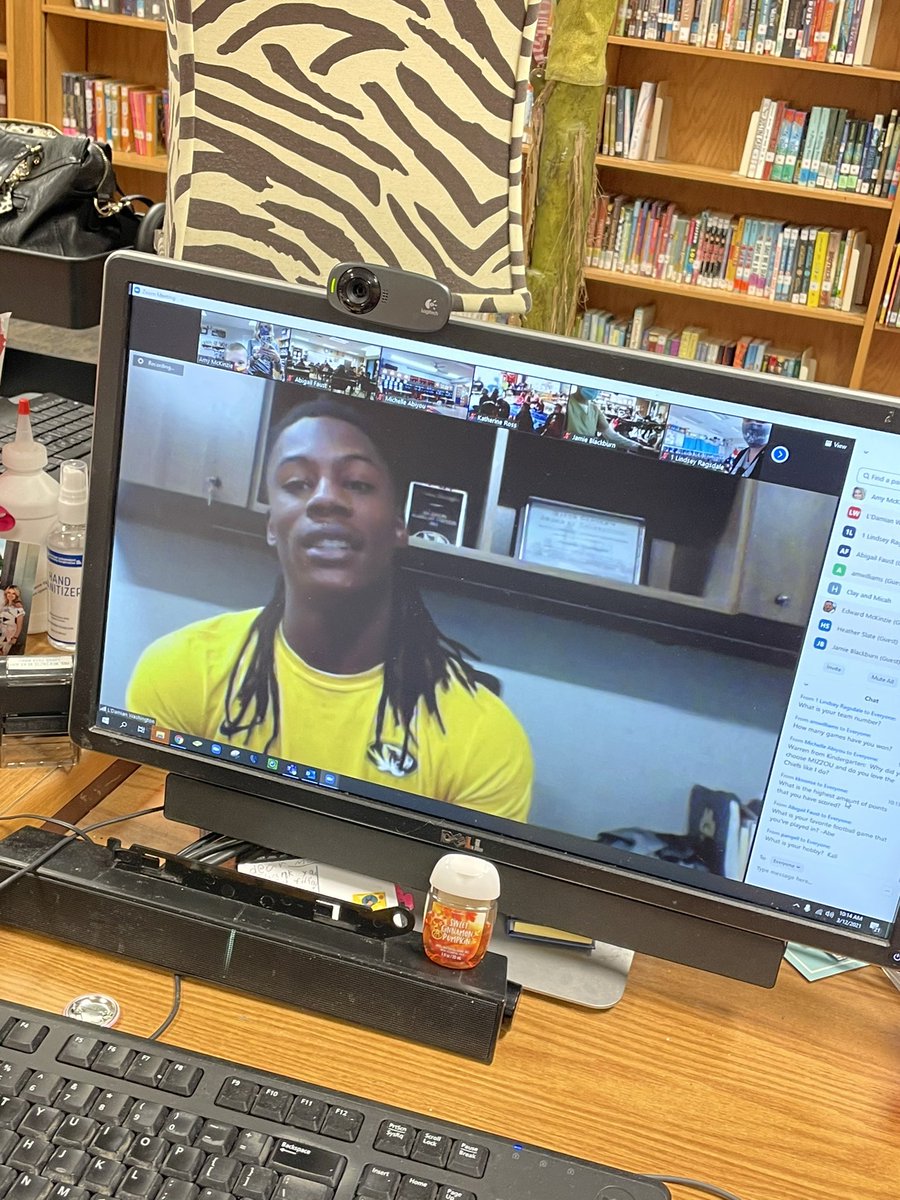 AmyMckinzie's tweet photo. Thank you JD Perkins from @MizzouFootball for reading with us this morning and answering all of our questions @rbebears! We can’t wait to watch you play! @LWashington_2 #CPSBest #wearerbe #kidkit #readingwiththestars https://t.co/gvN8sTWU6m