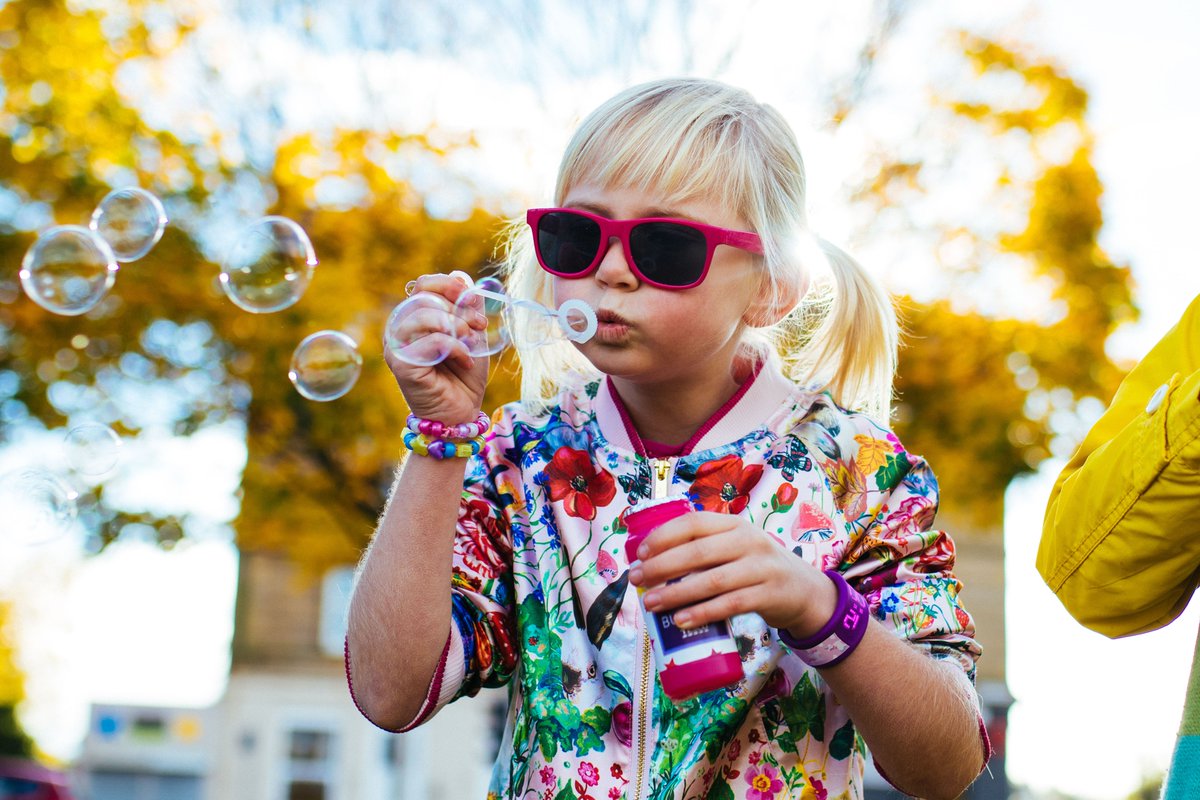 Snap_Watch's tweet photo. Is that the weekend calling? A time for fun with the kids... a SnapWatch it's all about fun time! https://t.co/vji0GMdQvt