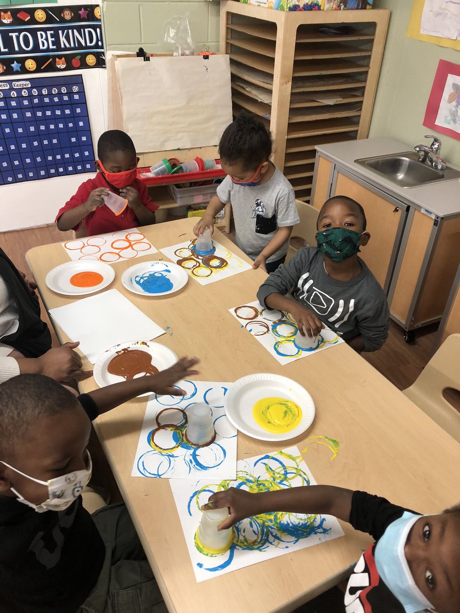 MaryAnn48244773's tweet image. Today we used paint to create ball silhouettes and talked about mixing colors! #PassionPurposeProductivity #nextlevelapsd @Asbury_ParkSD @APSuperGray @Dr_LJackson @Antonel1Shannon @tiffanycrespo0 @class_little