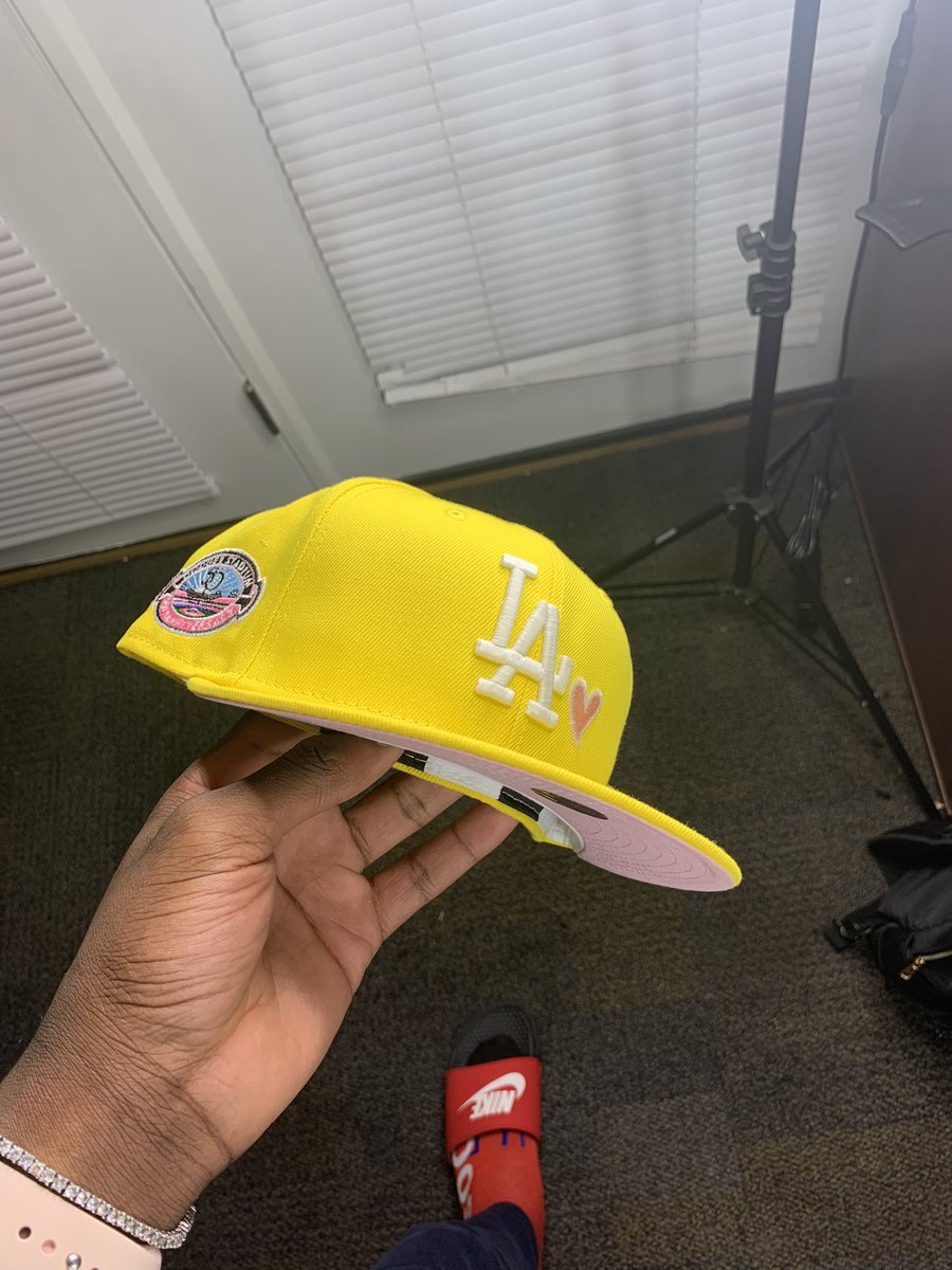 hollywood_olu's tweet photo. my new fitteds soo tough https://t.co/k2mGOUzEx0