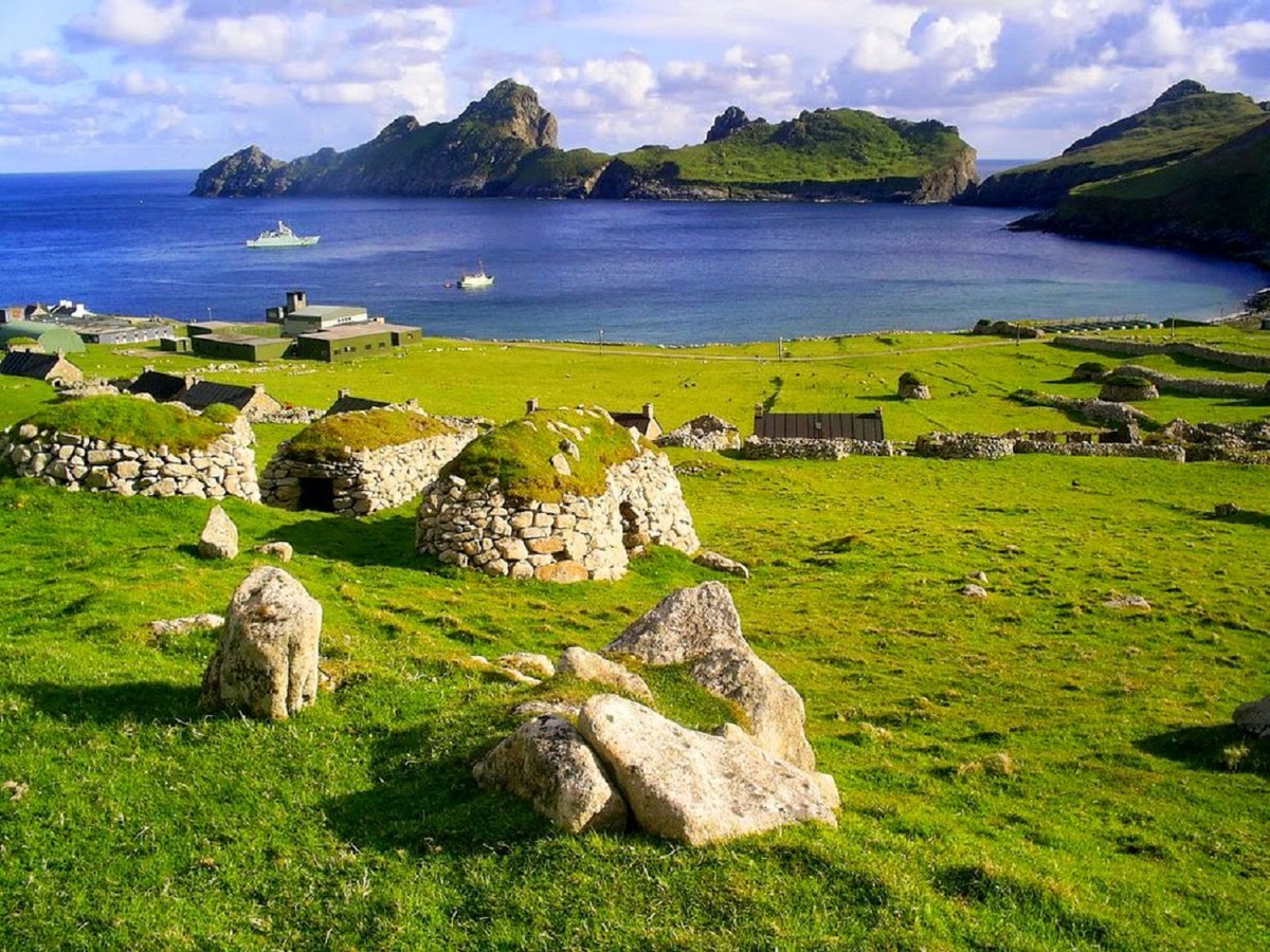 The first island. Сент-Килда Шотландия. Острова сент-Килда Великобритания. Гебридские острова Шотландия. Хирта Шотландия.