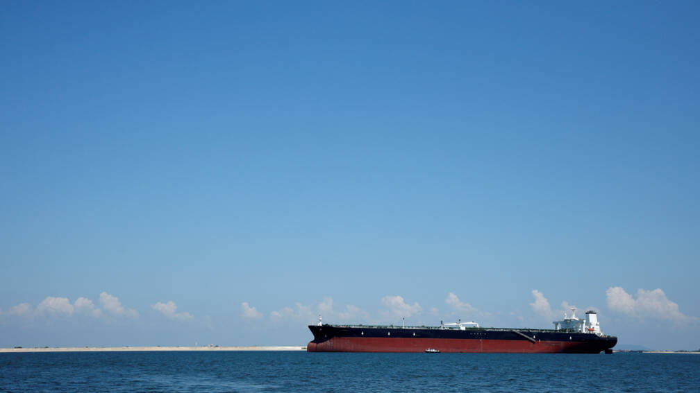 Schip van Nederlands bedrijf overvallen voor West-Afrikaanse kust, 15 man ontvoerd.