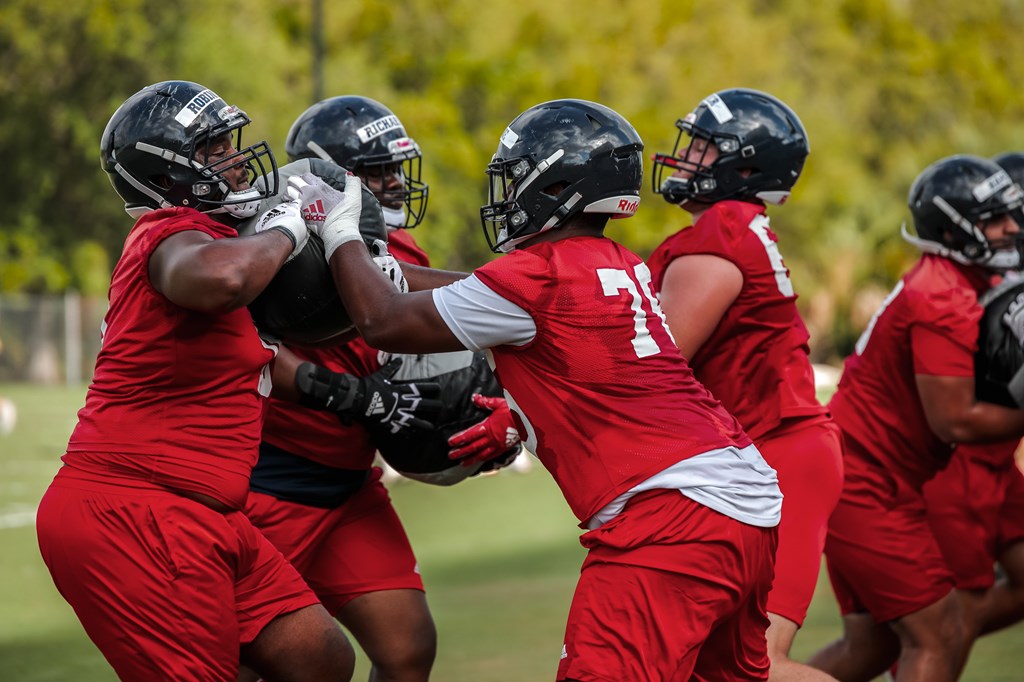 GOOD NEWS: #FAU's <a href="/CoachTaggart/">Willie Taggart</a> said he's extremely impressed with how the OL has performed this Spring. He specifically named @bangoutbj and <a href="/kingquice_75/">Marquice</a>, among others, as guys that have stood out so far. 

📸: <a href="/FAUAthletics/">Winning In Paradise #WIP🏝️</a>