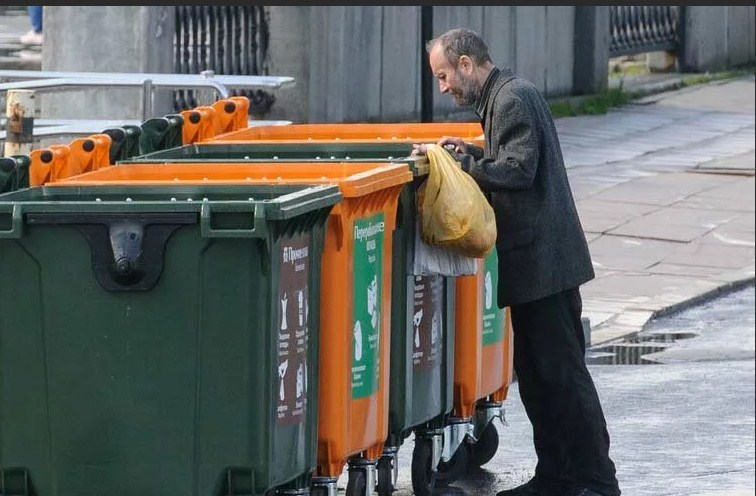 ia_panorama's tweet image. ⚡️Россиянам позволят брать из мусорных контейнеров до 500 грамм еды без уплаты налога