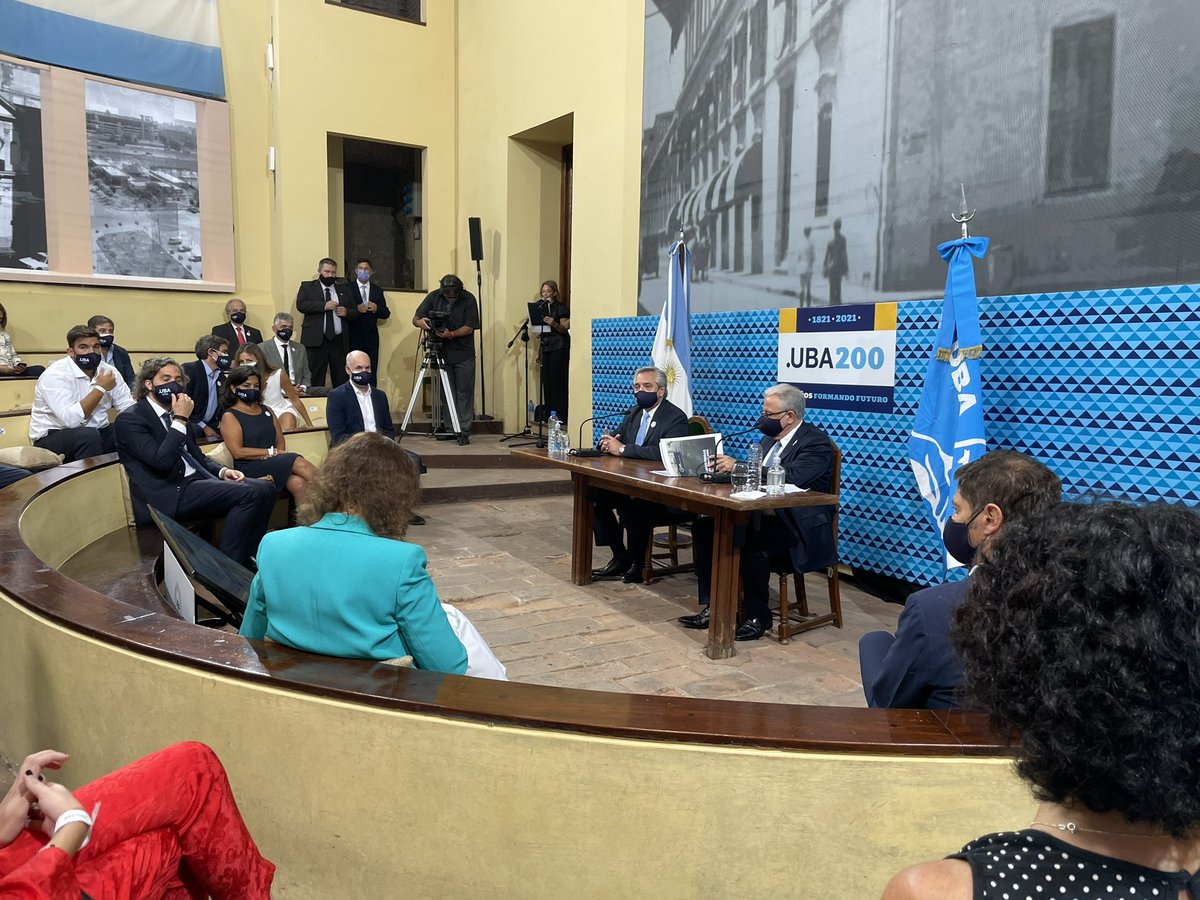 Festejo por los 200 años de la UBA!