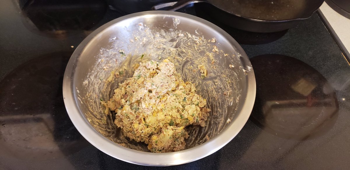 EvolutionPrime's tweet image. #BaconExplosion just getting started.  Filling of cream cheese, Mexican blend cheese, jalapeños, pound of bacon, and spices.