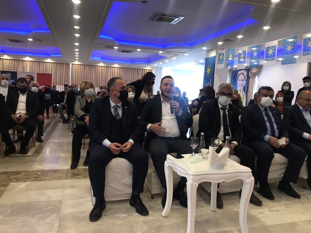 avtolgaakalin's tweet photo. Mersin çalışmamızda şu an Erdemli ilçe başkanımız Hakan Ak konuşuyor... Başkan dedi ki “ Yaptığım üyenin % 80’nini Ak Partiden istifa ettirerek yapıyorum” https://t.co/EHZLL4auqB