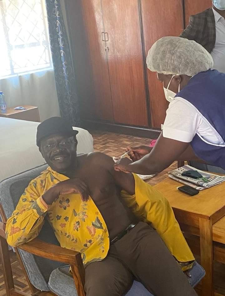 mmmicheni's tweet photo. That the vaccine shot is given at the shoulder is information in the public domain. 

Biden's &amp; Kamala's campaign teams told their bosses to dress appropriately. Our local leaders were kept aloof. 😐 https://t.co/m33hJLLa2b
