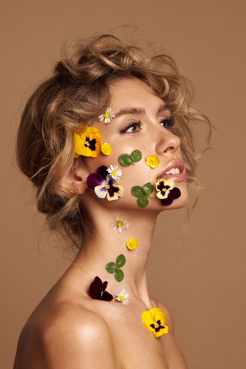 PHOTOPRESSE's tweet photo. #PP-Bildidee zum Frühling: 

Der #Frühling naht - die ersten Blumen sprießen aus dem Boden. Umso mehr sind wir von der #Bildidee von Nadine Wuchenauer begeistert: Beauty mit Blumen. Unser kreatives Highlight der Woche! #PP03 https://t.co/NZws160NC2