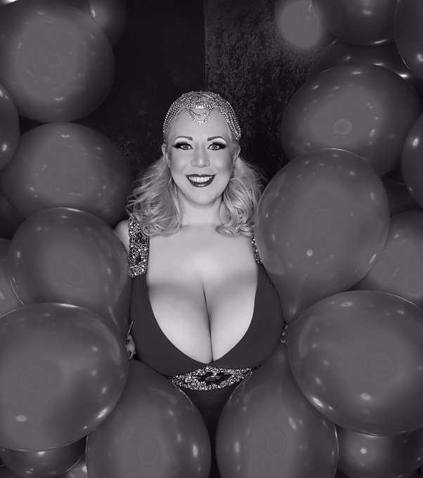 Black and white #FridayFeeling for a good start in a nice #weekend with a fantastic time #photography
