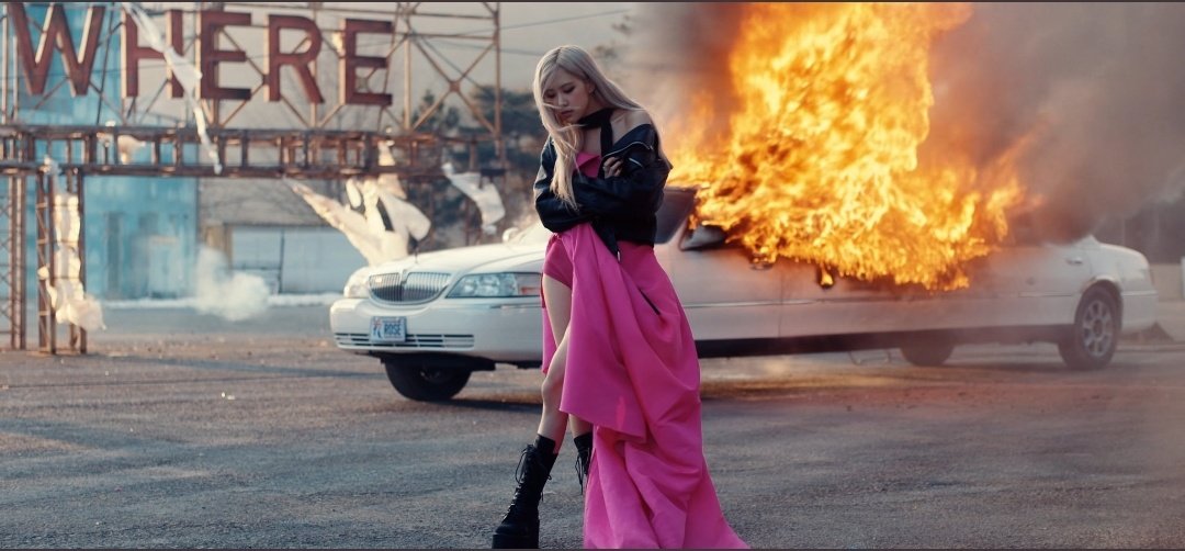 kkall_ee's tweet photo. Fix bangun pagi kalimat pertama yang terngiang" di kepala "Everything I need is on the ground" suka banget sama lagunya mba Rosé💕💕
#OnTheGroundTODAY
#BLACKPINK https://t.co/0Gng5xMUMp