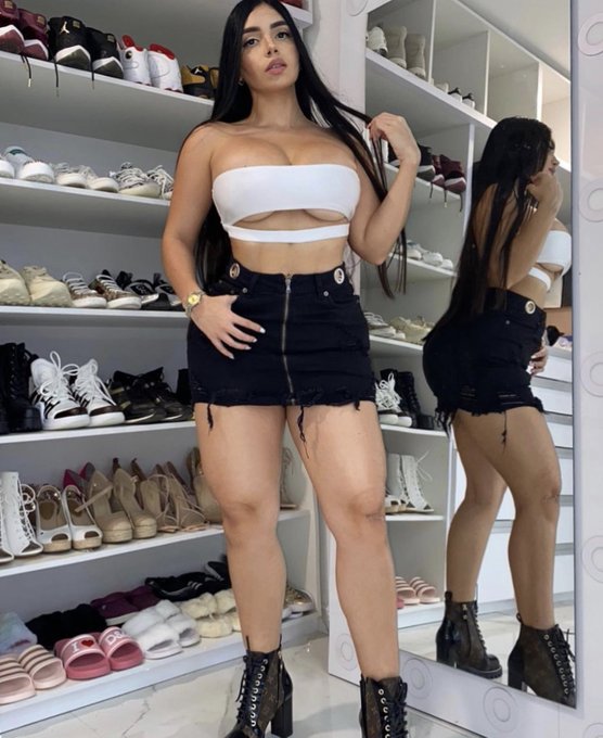 1 pic. 1 or 2? Happy Friday? https://t.co/HV4YbOfe37