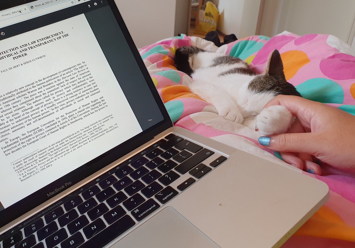 ajunasoerjadi's tweet photo. Moral support van Mushu tijdens het schrijven van mijn scriptie ๐ฅฐ #aiethics #philosophy #ethics #dataprotection #privacy #dataethiek https://t.co/lscvXT2Vo6