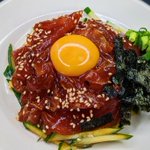 ごはんの上に乗せても美味しくなりそう!簡単「まぐろユッケ」の作り方!