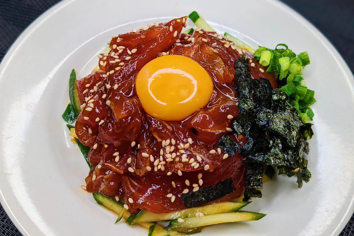 ごはんの上に乗せても美味しくなりそう！簡単「まぐろユッケ」の作り方！