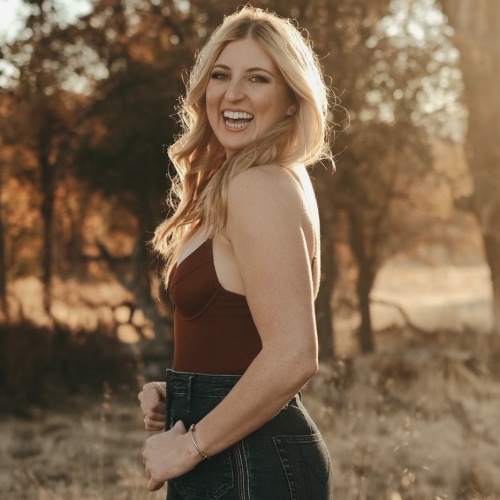 MusicNewsWeb's tweet photo. https://t.co/cGbkkwFHAS Casey Ahern 'Bradley' video premiere - #CaseyAhernMusic @Casey_Ahern #CaseyAhern https://t.co/IThpQKzvt2 https://t.co/h5CTN3Xzcm