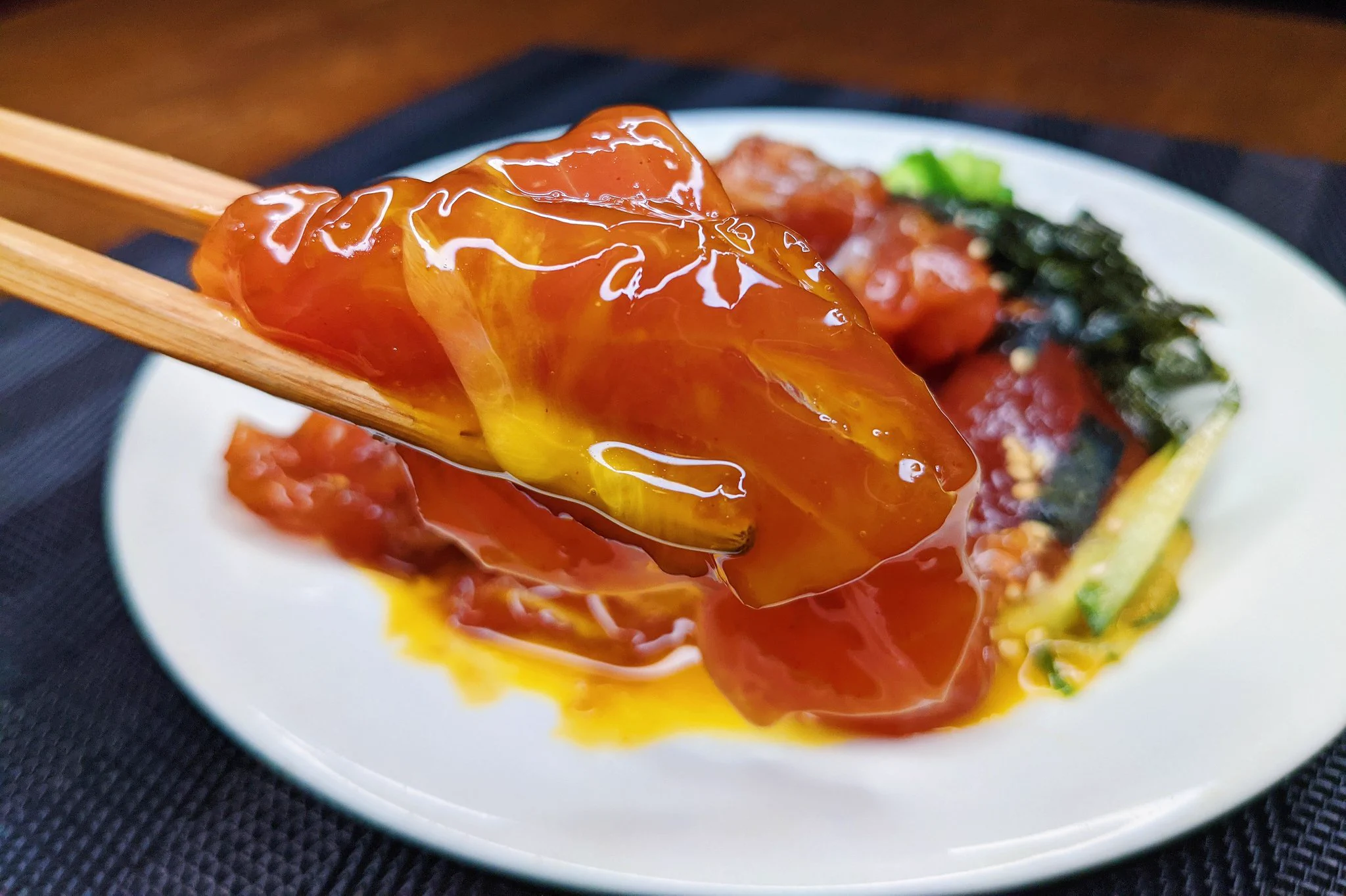 ごはんの上に乗せても美味しくなりそう！簡単「まぐろユッケ」の作り方！