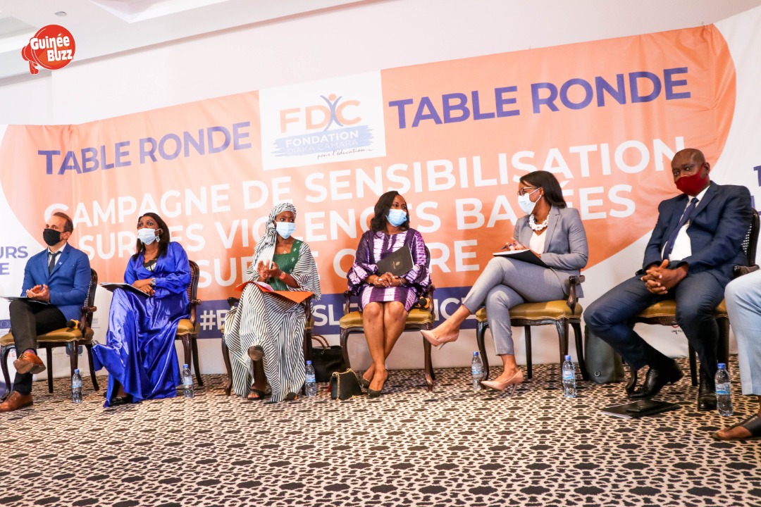 diakatop10's tweet photo. Merci @GuineeBuzz pour ce retour en image de la table ronde organisée par @FondationDiaka pour le lancement de la campagne #brisonlesilence dans la lutte contre les VBG.  Merci a tous les partenaires : gouvernement,  institutions, secteur privé et les médias pour leur soutien https://t.co/ShK0lapwcI