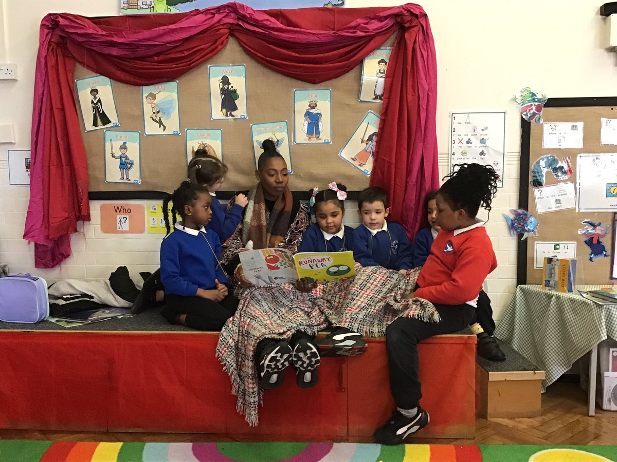 LarkHallPrimary's tweet photo. We love reading stories in Year 1 #lhalbert #lhbattersea #lhuecl https://t.co/xXirJeknHZ