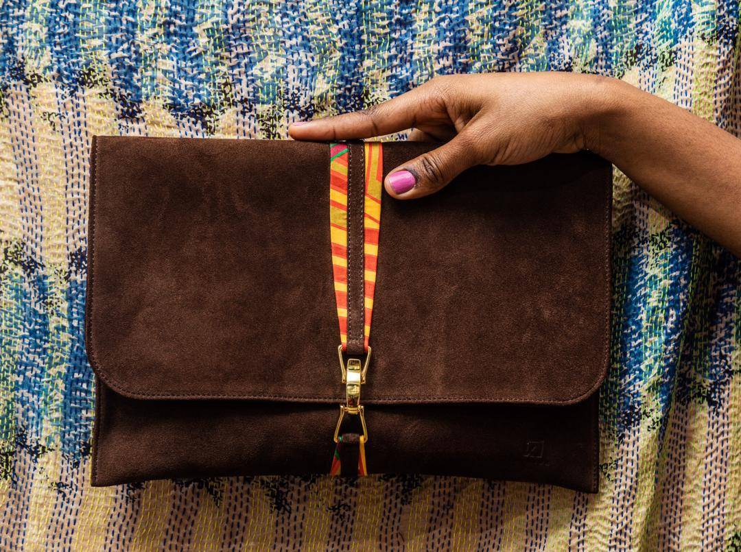 Did you know💡The Khonde Signature Clutch was the very first bag Nankhonde (the founder) made with her own hands? 😍🤎

Visit our website to learn more about Us (link in bio)